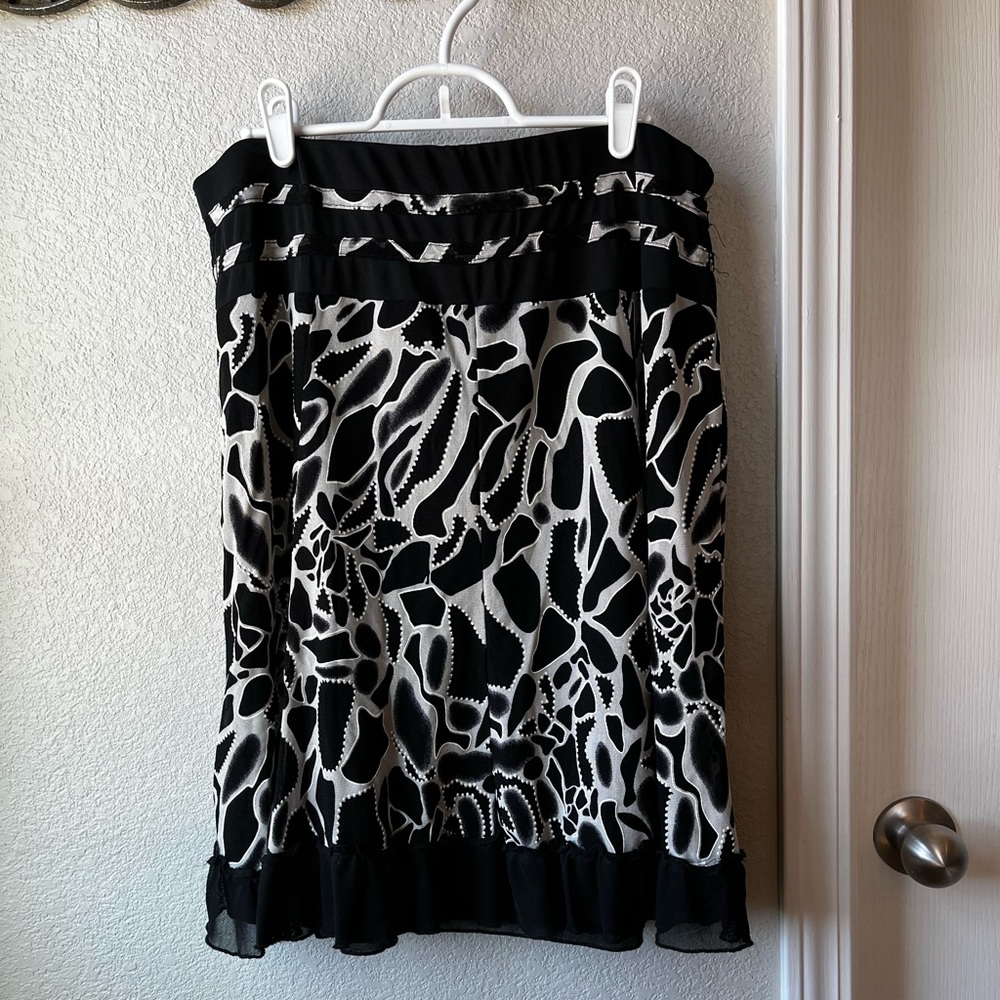Black and white elastic waist midi skirt xl